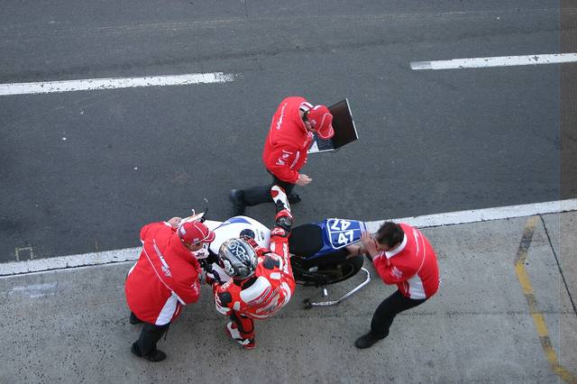 MotoGP战术板：一图看懂关键对位（职业联赛视角）